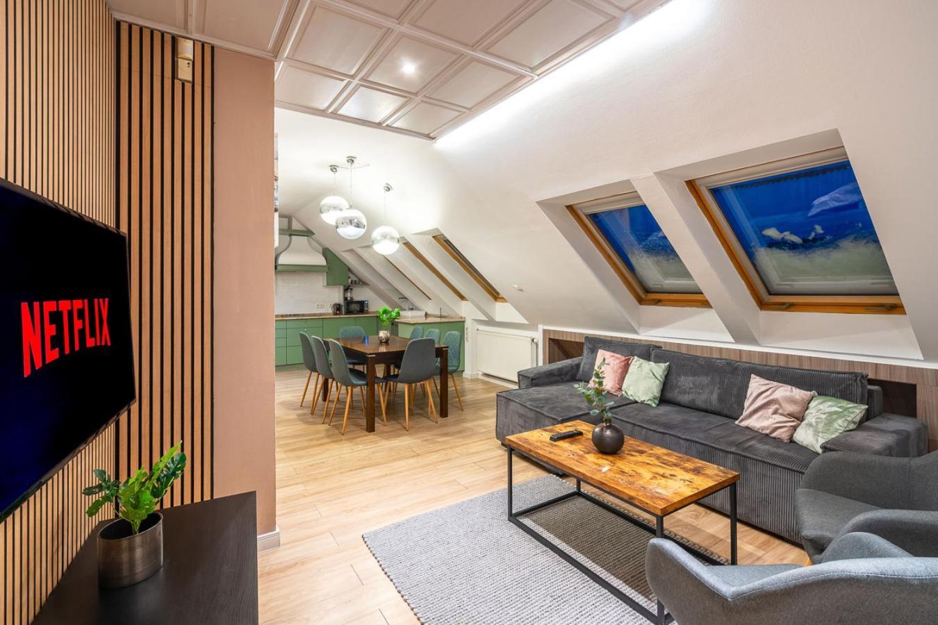 Sunny And Central 3-Bedroom Penthouse With Garage — Fotók 1
